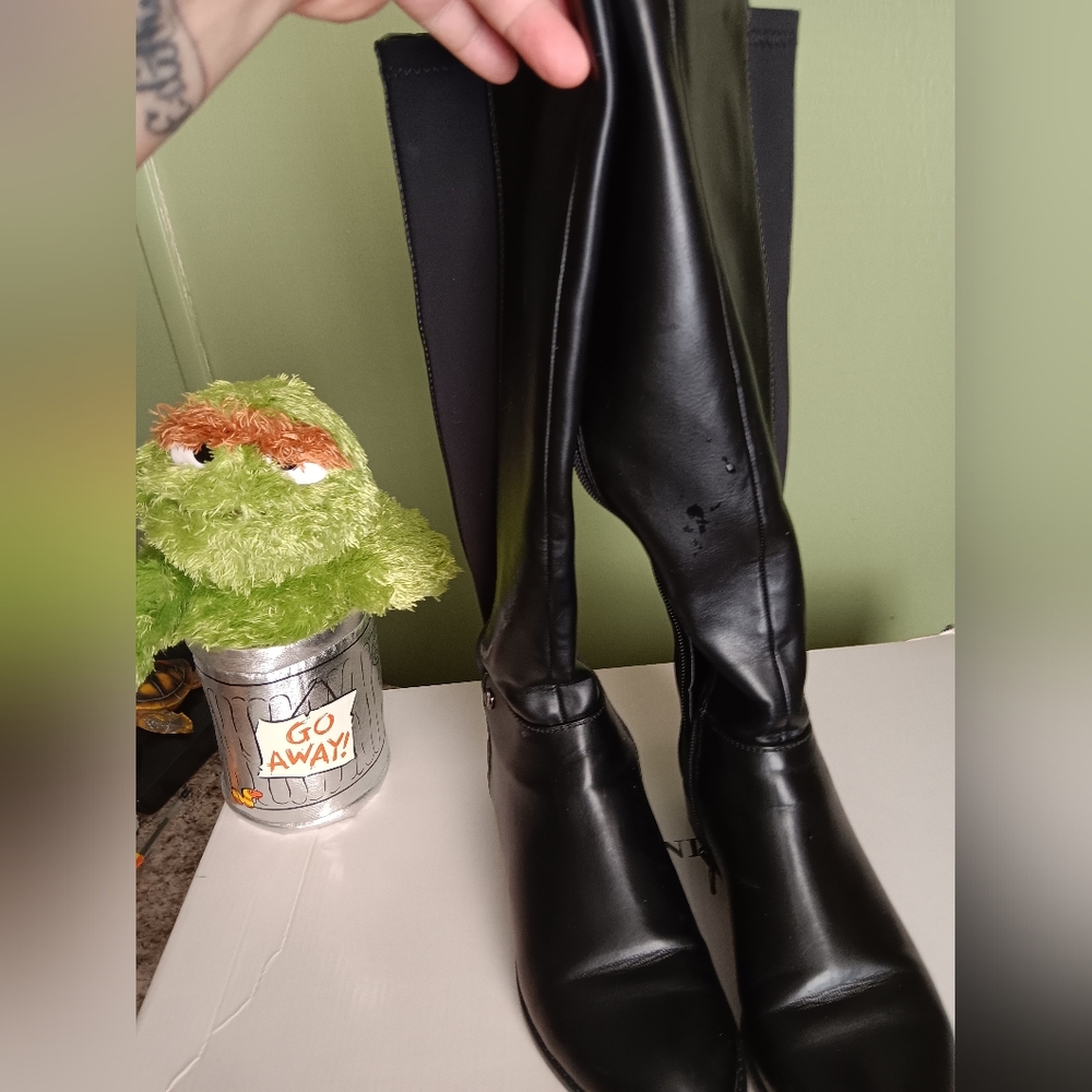 Woman high boots